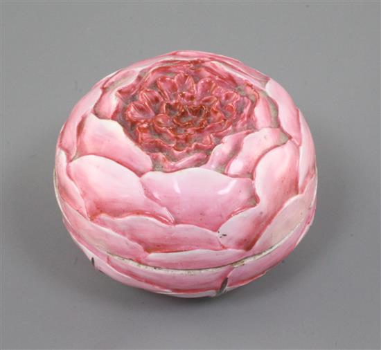 A Spode rose box and cover, circa 1810-1815, 7cm diameter